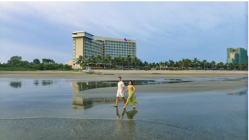 Angsana Hồ Tràm sở hữu dải bãi biển riêng dài 280m thanh bình với bờ cát mịn và làn nước xanh trong | Nguồn: Angsana Hồ Tràm