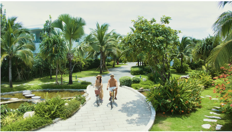 Tận hưởng không gian xanh thanh bình trong khuôn viên rộng rãi của resort | Nguồn: Angsana Hồ Tràm